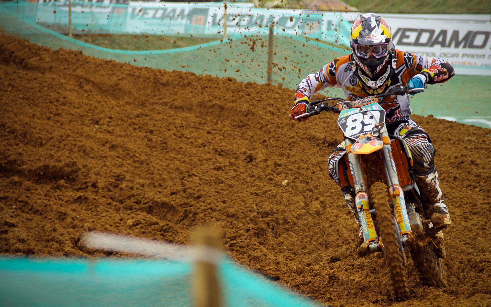 全面推动“足球+旅游”产业融合，打造多产业联动发展新平台，足球体育产业方案