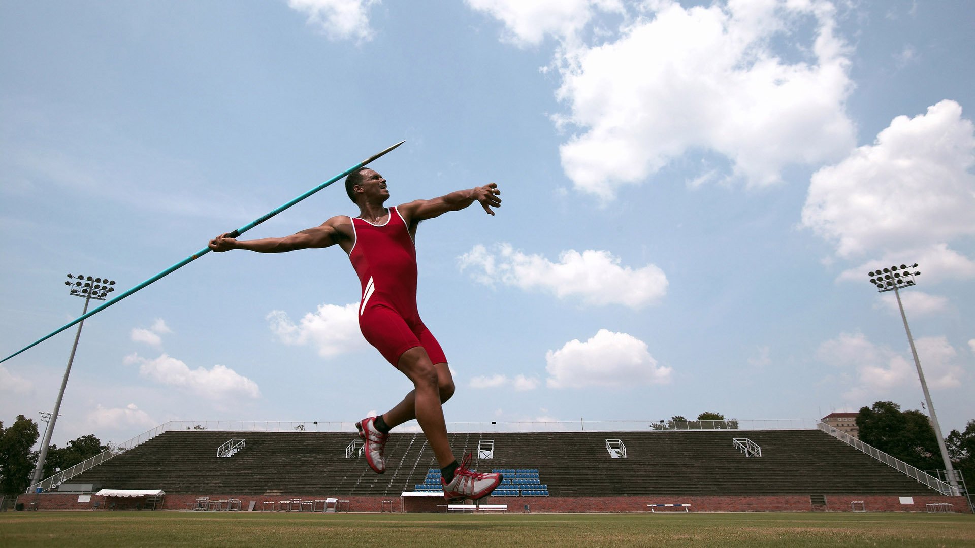 冬季高山滑翔伞挑战，极速飞跃云端极限，山顶滑翔伞